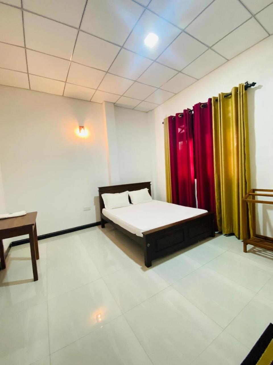Silverline Guest House Anuradhapura Zimmer foto